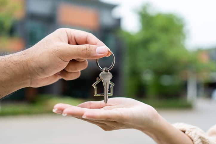 how to use AI to write listings